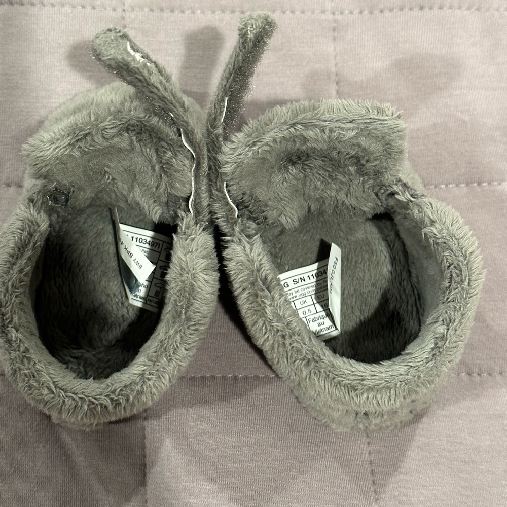 UGG Bixbee bootie in 0/1M - Picture 4 of 6